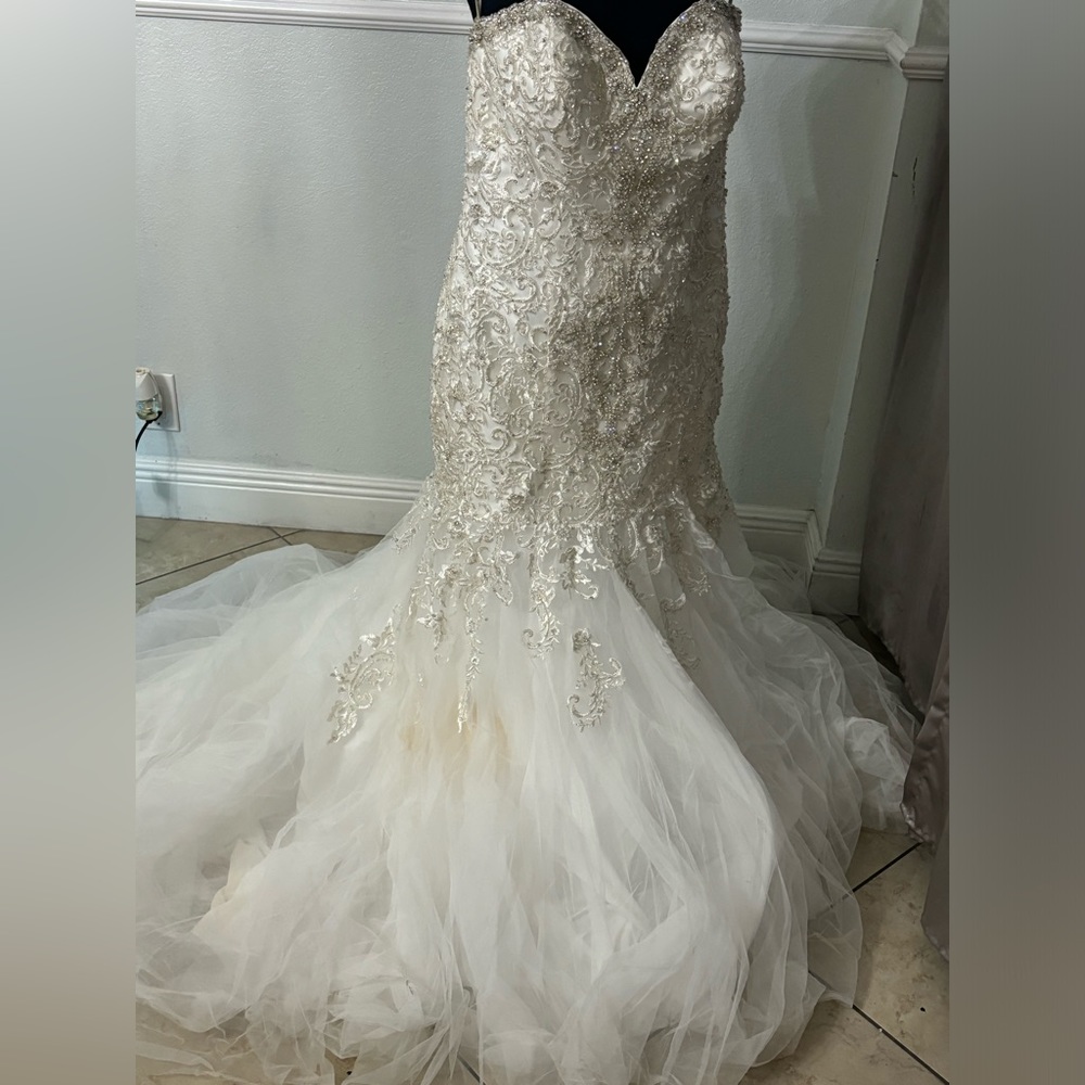 Luxurious high fashion wedding dress